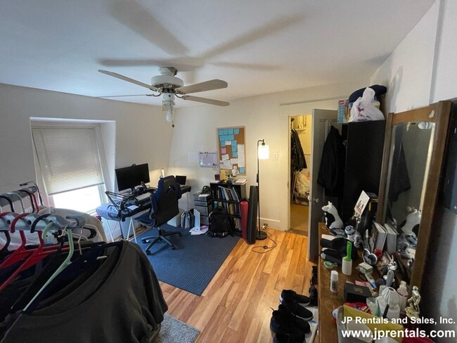 Building Photo - 146 Allston St