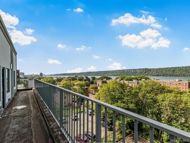 Building Photo - 409 Warburton Ave