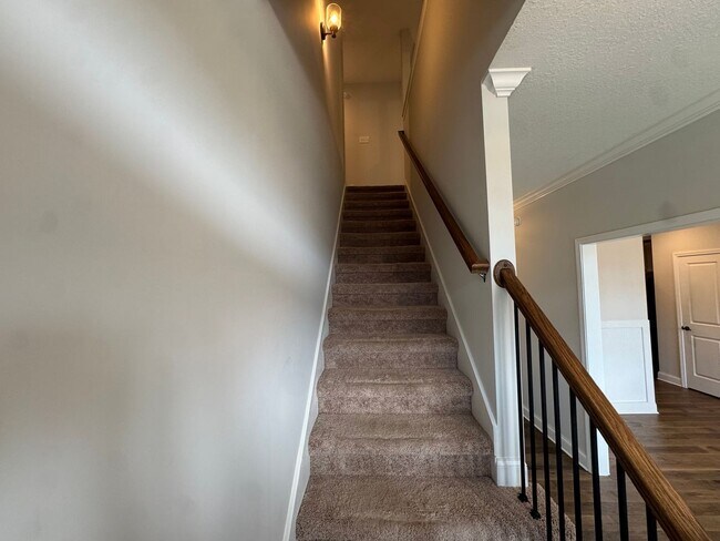 Building Photo - Modern Living on Myrtle Ridge Lane!