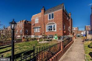 Building Photo - 1223 Wellington St