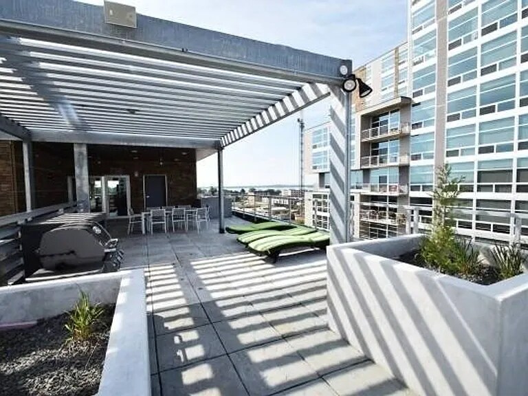 Building Photo - 815 E Mifflin St