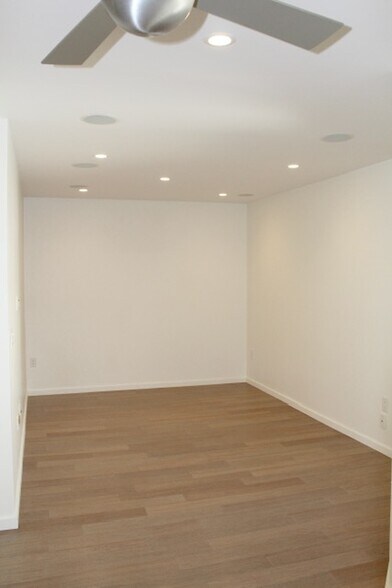 Building Photo - 141 S Clark Dr