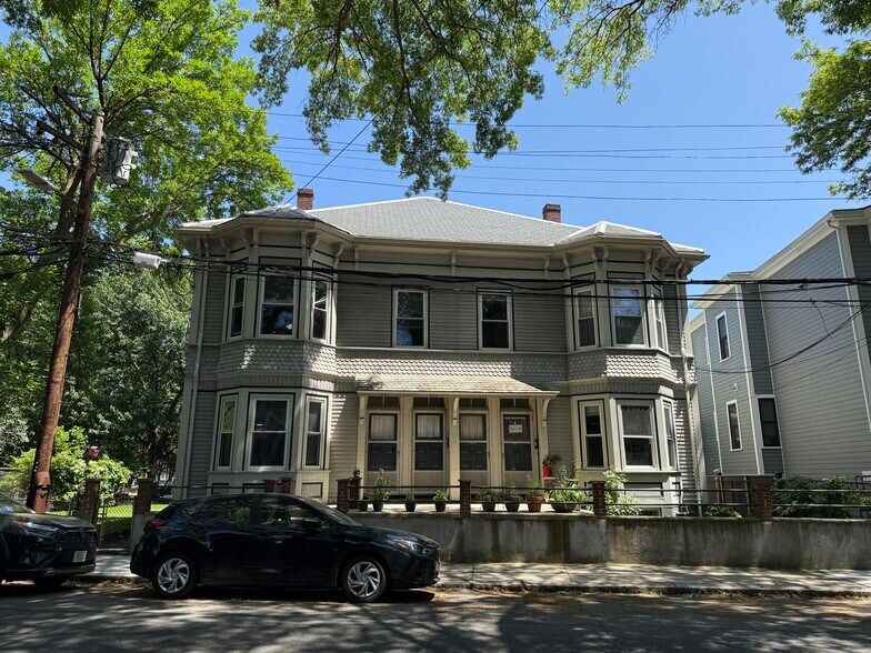 Building Photo - 392 Windsor St