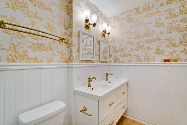 Building Photo - Quaint and Cozy One-Story Craftsman-style Home nestled in the sought-after Sunnyvale neighborhood...