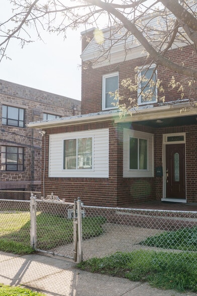 Building Photo - 3706 3rd St