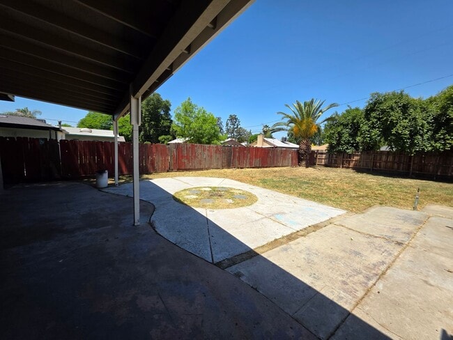Building Photo - 112 W Feemster Ave