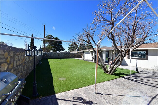 Building Photo - 415 Balboa Rd