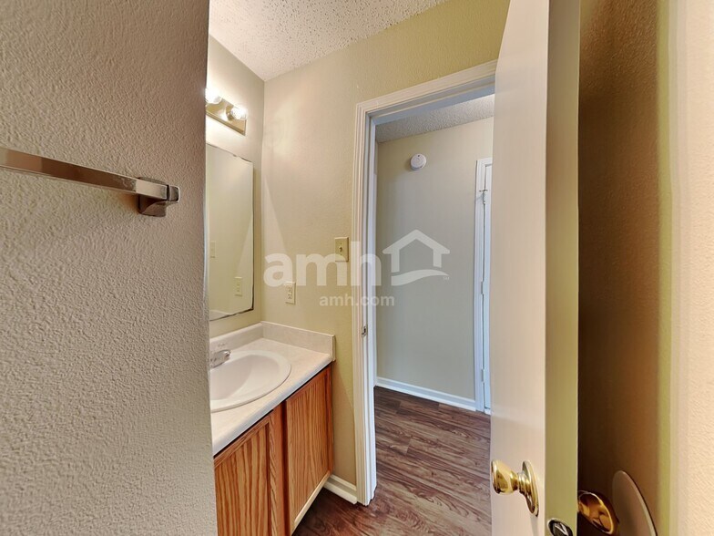 Building Photo - 10767 Wymm Ln