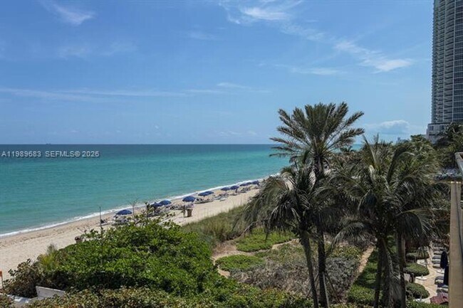 Building Photo - 16275 Collins Ave