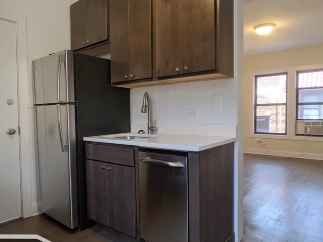 Building Photo - 2641 N Spaulding Ave