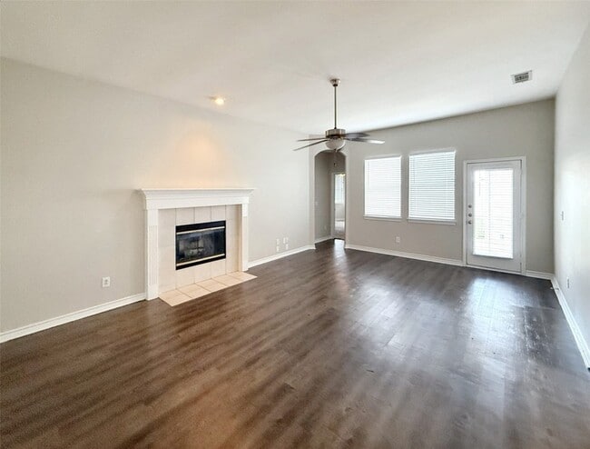 Building Photo - 3104 Hoffman Dr