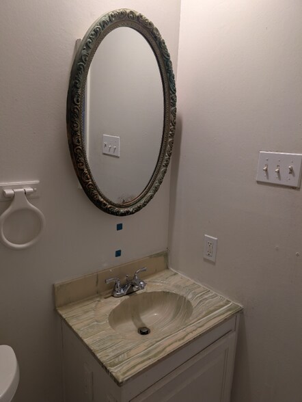 Building Photo - 144 Crestwood Blvd