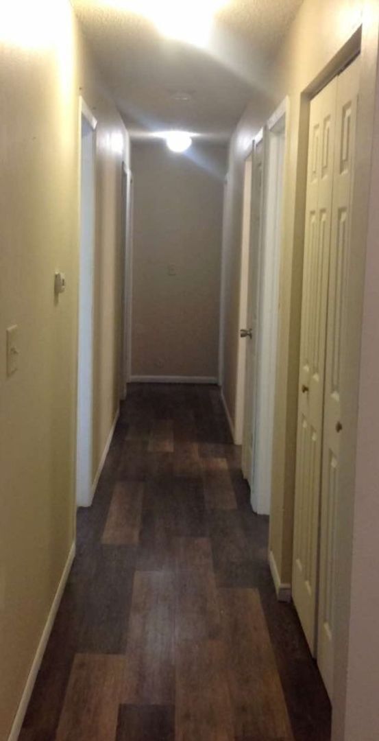 Building Photo - AVAILABLE NOW - NO SECURITY DEPOSIT REQUIRED