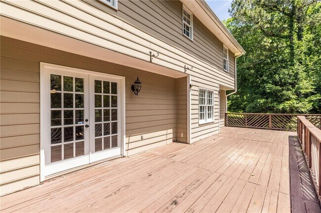 Building Photo - 1093 Wash Lee Dr SW