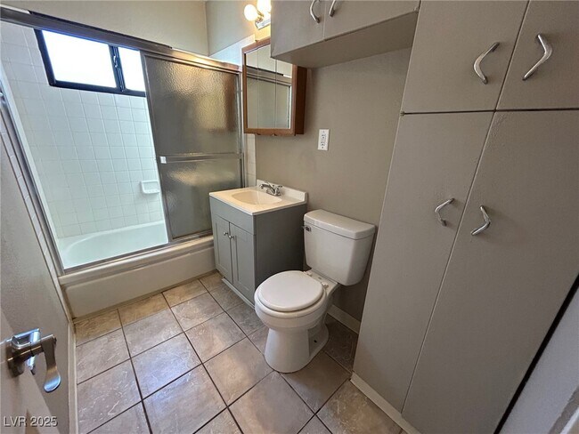 Building Photo - 113 Cedar St