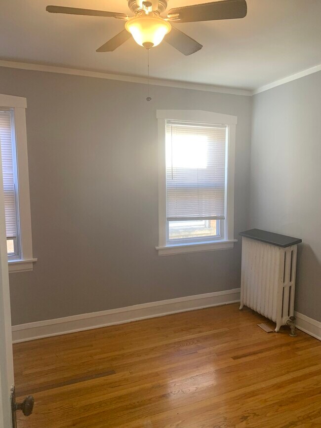 Building Photo - 4421 W Wrightwood Ave