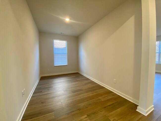 Building Photo - “Modern comfort meets Murfreesboro charm —...