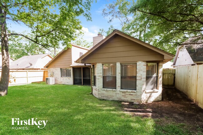 Building Photo - 2011 Woodhue Dr