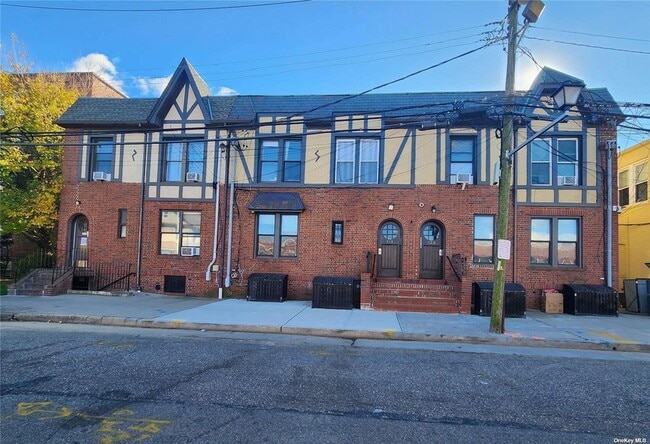 Building Photo - 131 Lincoln Ave