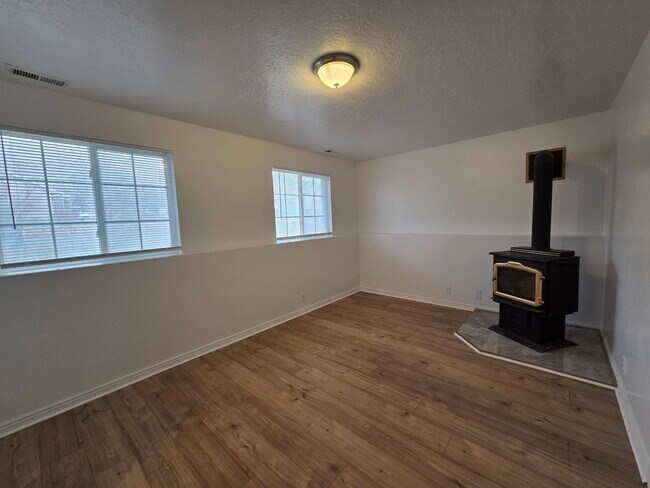 Building Photo - 1122 Southwest Dr