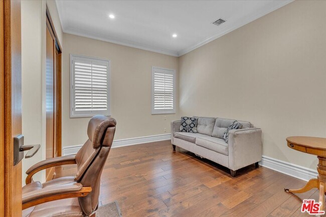 Building Photo - 5310 Leghorn Ave