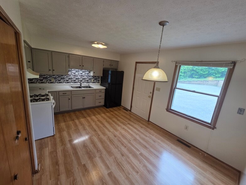 Kitchen - 5229 Rule Rd