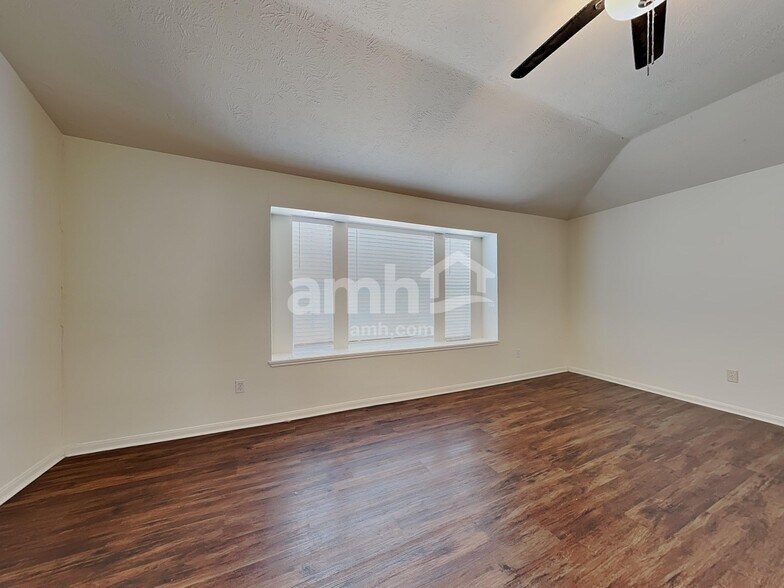 Building Photo - 12311 Claresholm Dr