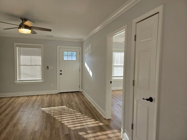 Building Photo - 917 S 11th St