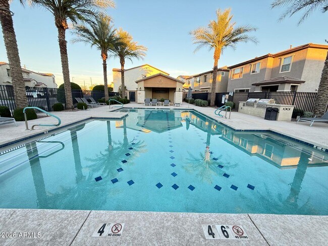 Building Photo - 668 N Sparrow Ct