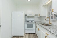 Building Photo - Room in Apartment on Greenbriar Rd