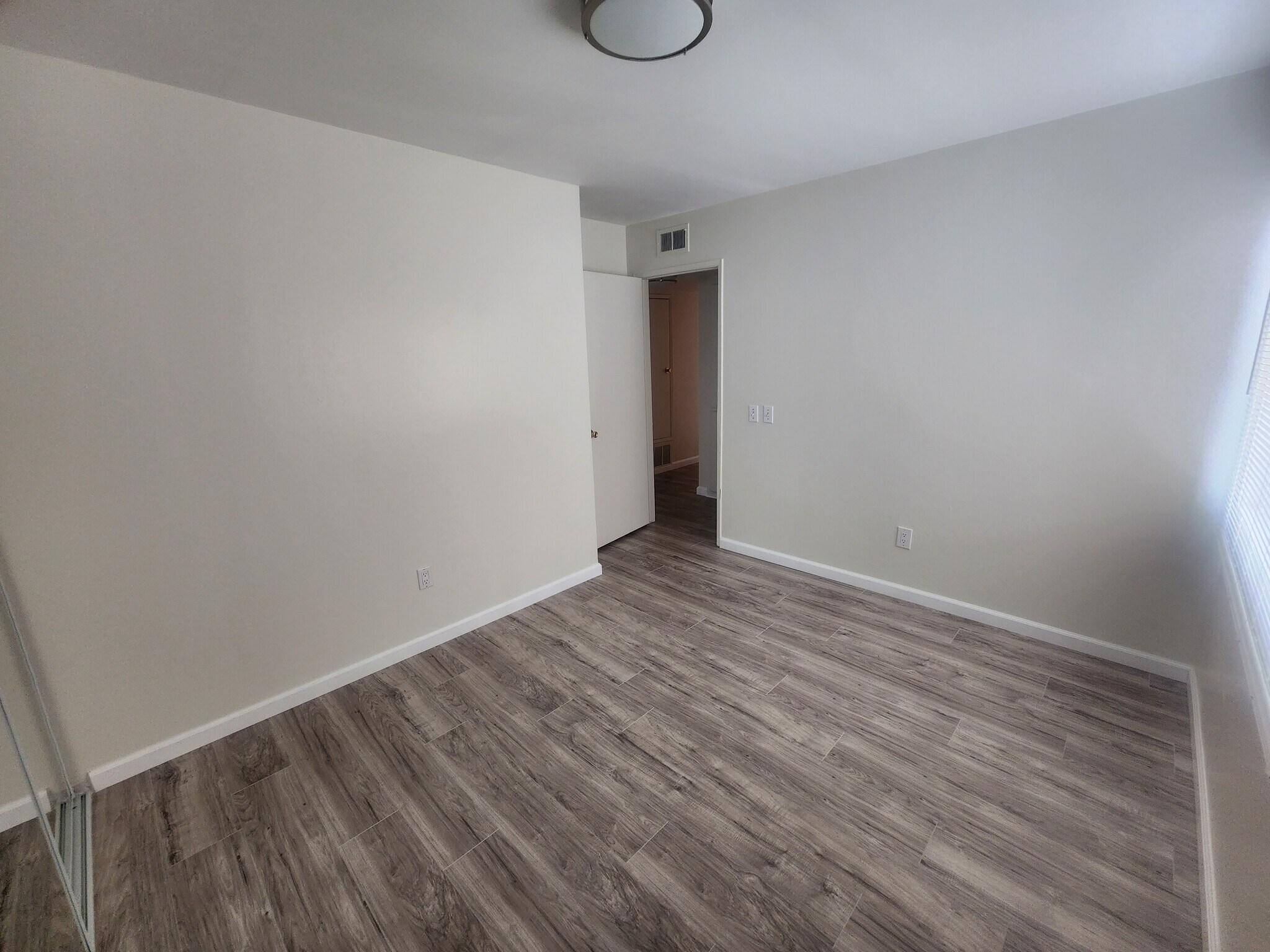 Building Photo - 820 N Kathleen Ln