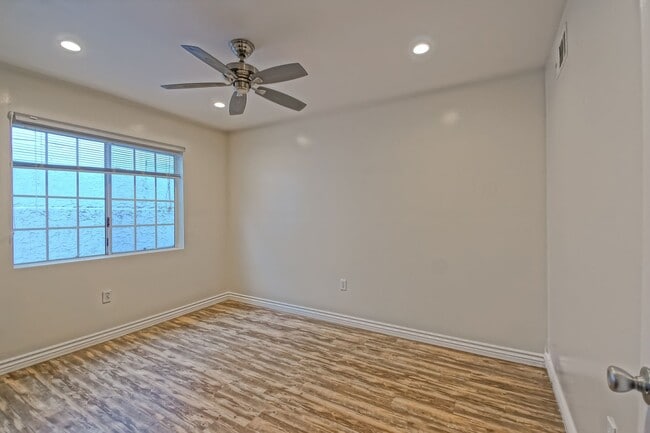 Building Photo - CHARMING & AIRY HOME W/ SPACIOUS FENCED YARD & LARGE 2-CAR GARAGE CLOSE TO SCHOOLS, SHOPPING & MI...