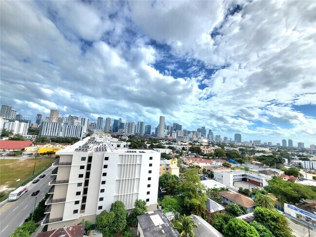 Building Photo - 120 SW 8th Ave