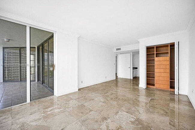 Building Photo - 1915 Brickell Ave