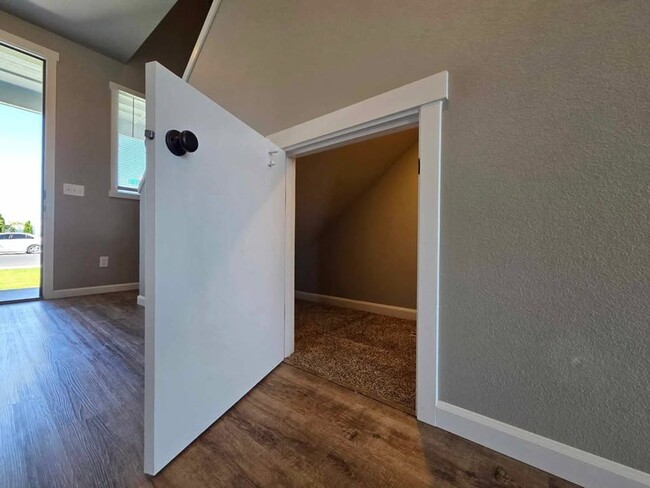 Building Photo - Stunning 3 Bedroom Home In Quincy! HUGE MO...