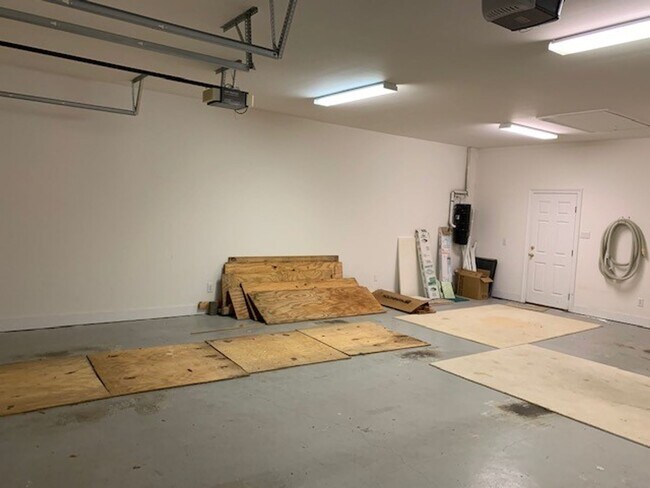 Building Photo - 3281 Benyard Dr