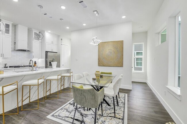 Building Photo - 6719 St Augustine St