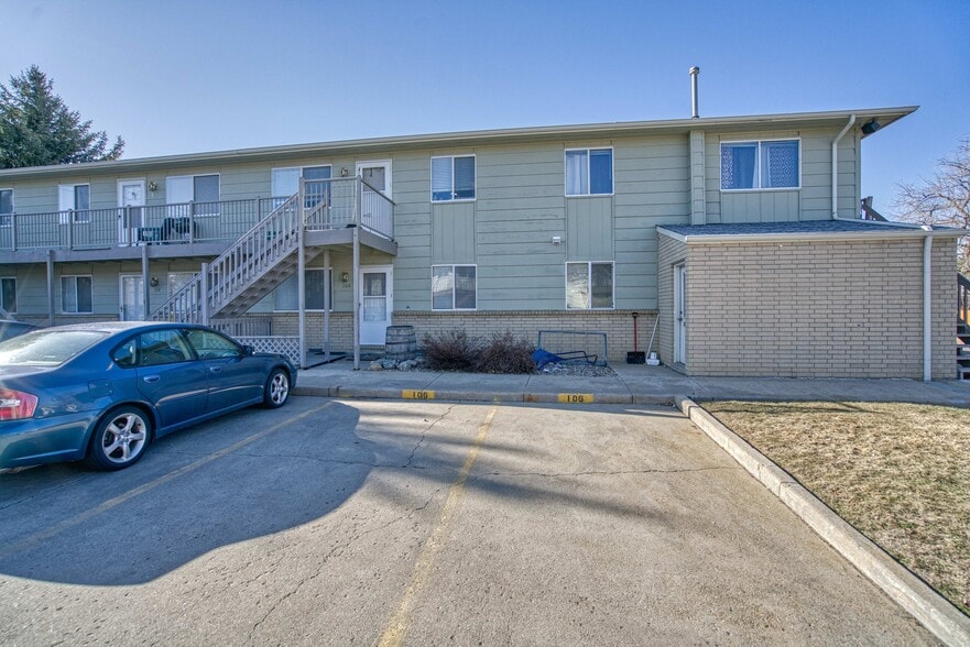 laundry room right of parking spot - 2003 Terry St 106