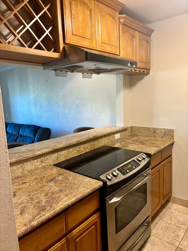 Building Photo - Light, Bright, Immaculate and lightly furnished 1 bd 1 ba condo in Walnut Creek- Keys Condo's