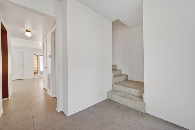 Building Photo - 8462 Leawood Blvd