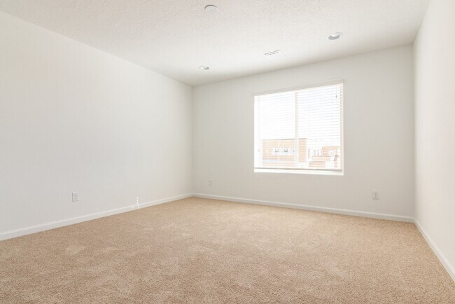 Building Photo - Brand New Pulte Townhouse Available Now