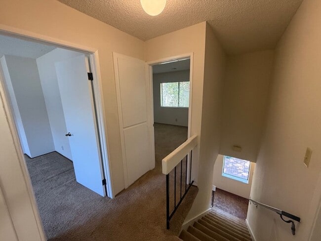 Building Photo - 3-Bed / 2.5 Bath Home in Quiet Benicia Hil...