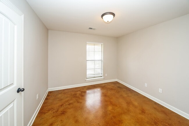Building Photo - 5751 Broadway Dr W