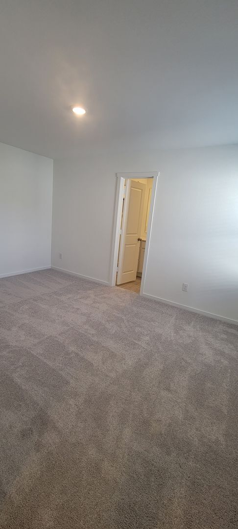 Building Photo - NEWLY BUILT 3 bedroom 2.5 Bath single fami...