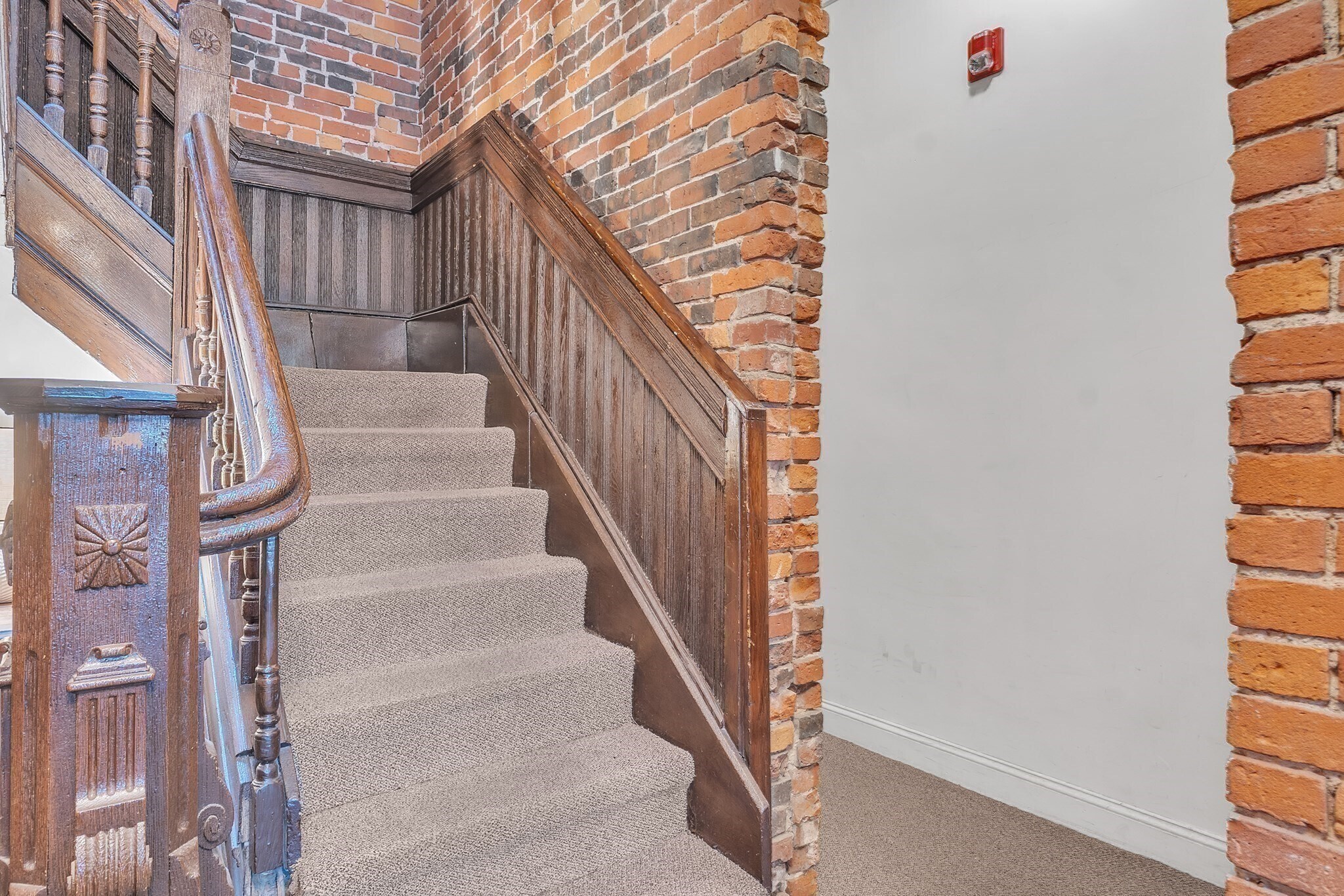 Building Photo - 17 Cazenove St