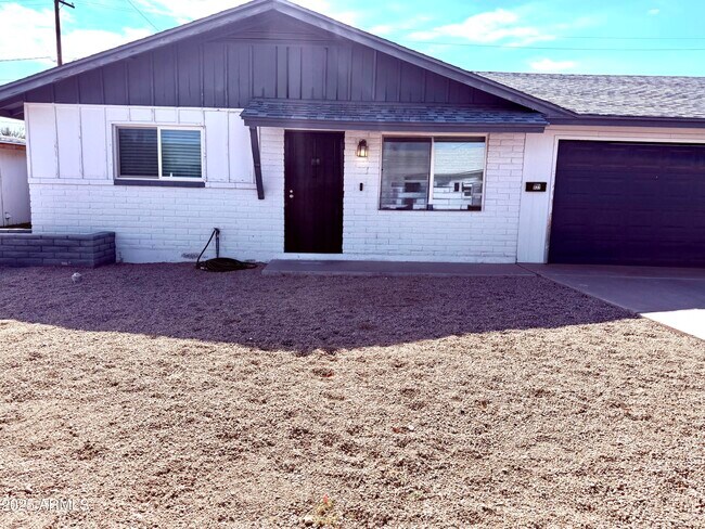 Building Photo - 937 N Wedgewood Dr