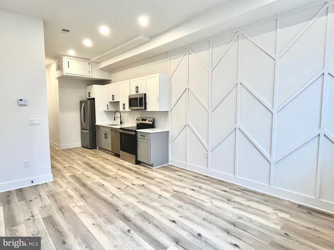 Building Photo - 1802 11th St NW