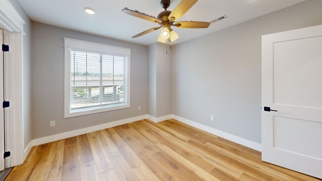 Building Photo - 1205 Hedge Ave