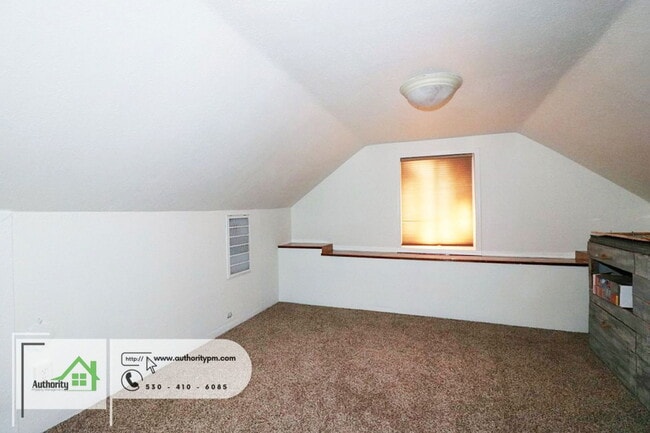 Building Photo - 1840 Heller Ln