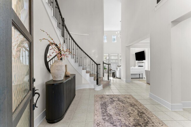 Building Photo - 15026 La Strada Dr